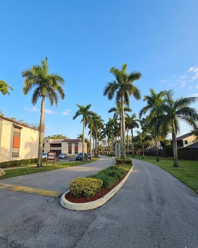 Building Photo - 20130 NE 3rd Ct