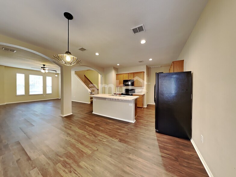 Building Photo - 912 Jamie Dr