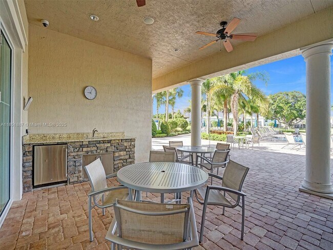 Building Photo - 4810 Eucalyptus Dr