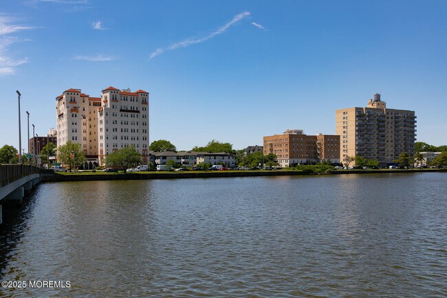 Building Photo - 1706 Park Ave