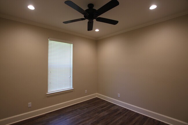 Building Photo - Beautiful 4 Bedroom Home Coming Soon in Bu...