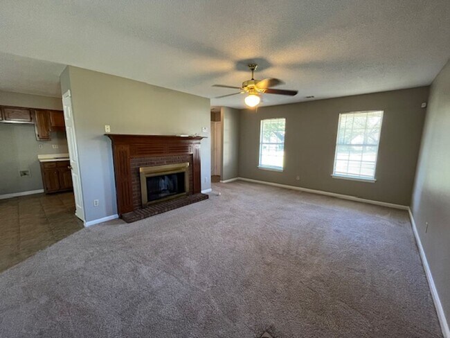 Building Photo - Renovated 3 Bedroom 2 Bath Home for Rent!!