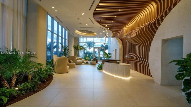 Building Photo - 700 NE 24th St