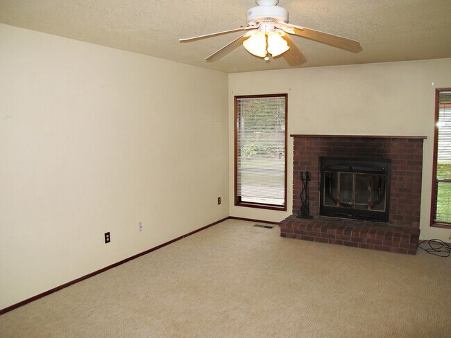 Building Photo - Pet Negotiable 3 Bedroom Home. Fire Place and Garage.