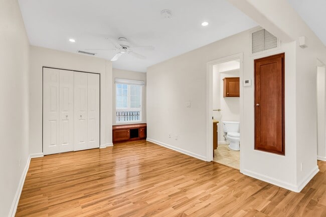 Building Photo - 1 Bedroom Condo in Mission Hills