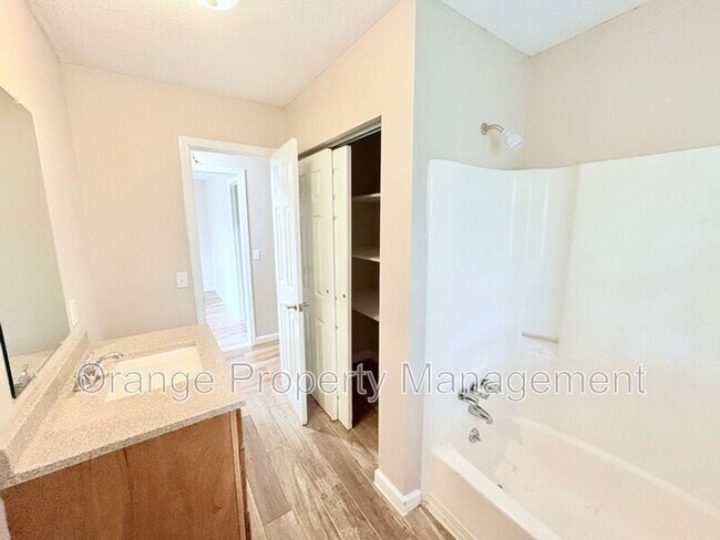 Building Photo - 410 Old Central Rd