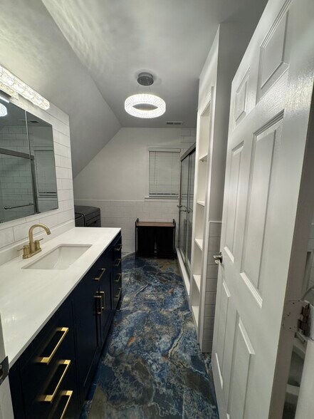 Master Full Bath - 5605 Eagle Lake Dr