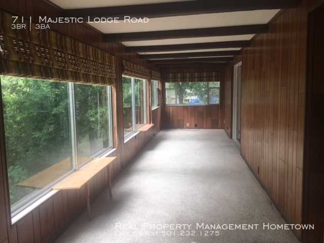 Building Photo - LAKE HOUSE WITH CHARACTER AND CHARM