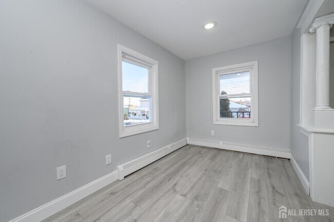 Building Photo - 408 David St