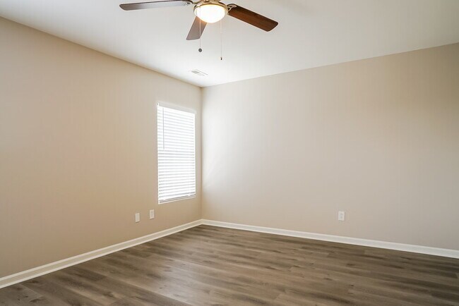 Building Photo - 5200 Tant Cir