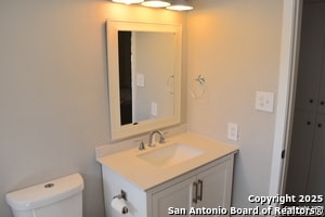 Building Photo - 204 Royal Dr