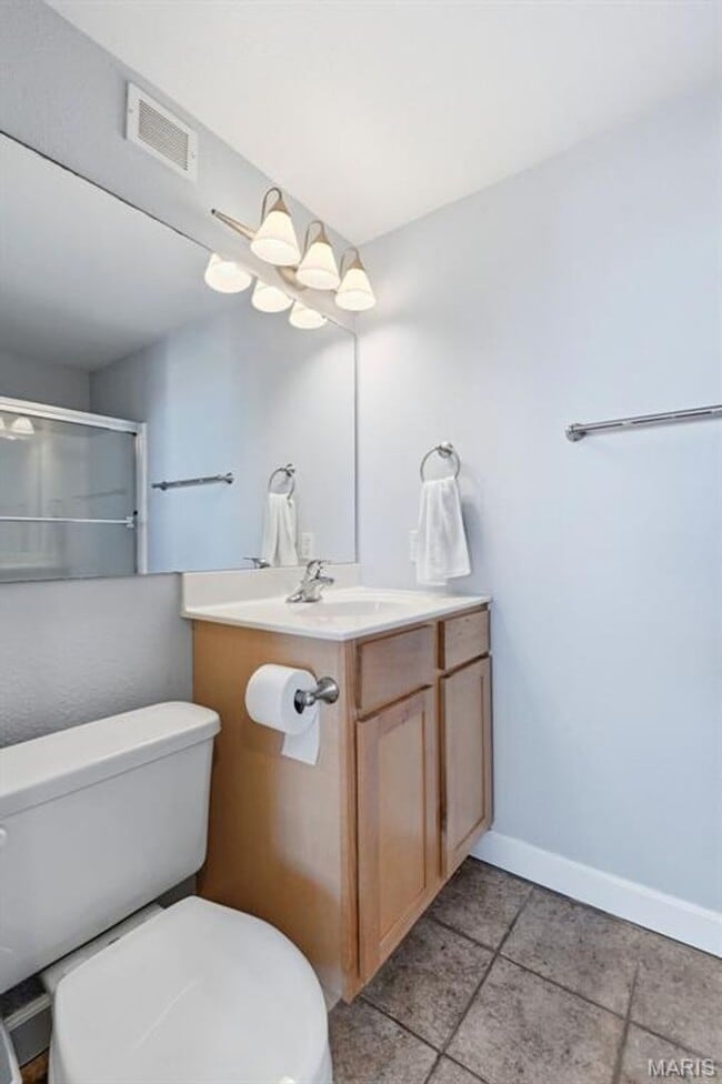 Building Photo - Partially Furnished West End Condo for Rent!