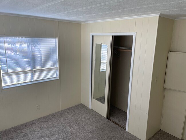 Guest bedroom Closet - 3811 Midway Dr