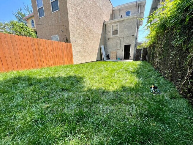 Building Photo - 412 N 32nd St