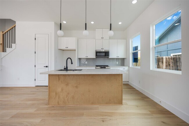 Building Photo - 4804 Carmen St