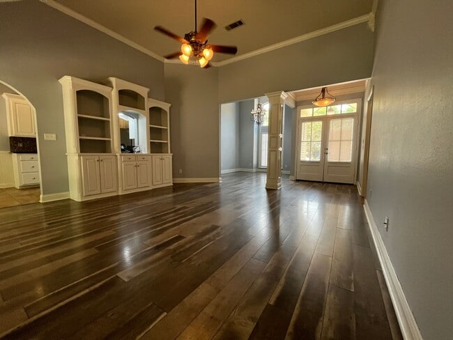 Building Photo - 1050 Azalea Garden Dr