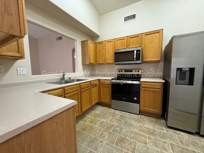 Building Photo - 3454 E Juanita Ave