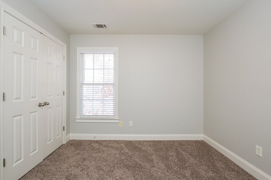 Building Photo - 5685 Eagles Watch