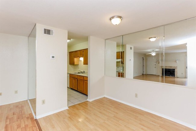 Building Photo - 9797 Leawood Blvd