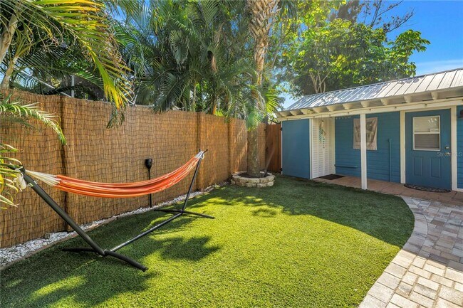 Building Photo - 748 11th Ave N