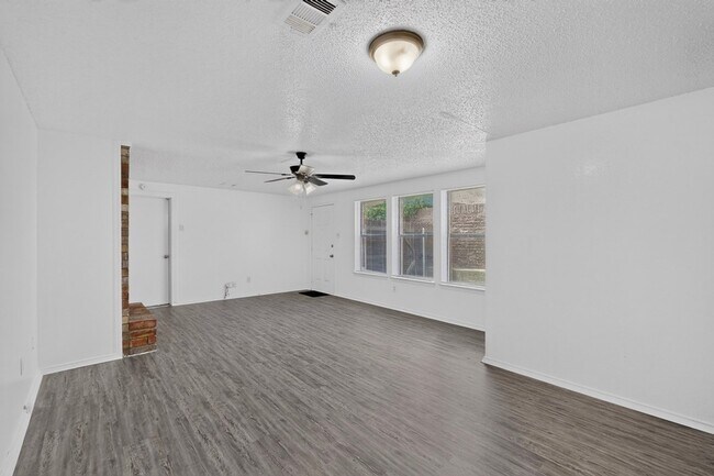 Building Photo - 6120 Cypress Point Dr