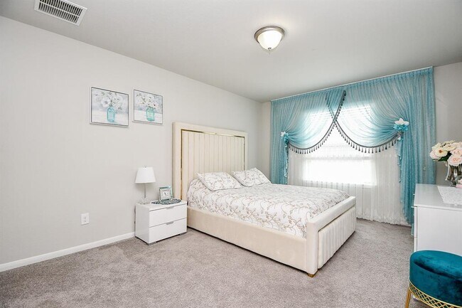 Building Photo - 2707 Dry Creek Dr