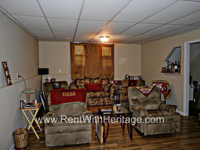 Building Photo - WOW!!!.....GORGEOUS 4Bd / 3Ba / UPGRADES GALLORE/ SWIM / TENNIS COMMUNITY