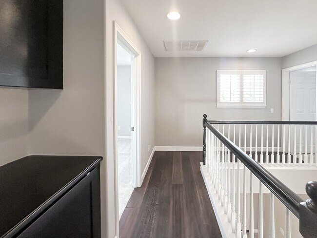 Building Photo - 32920 Northshire Cir