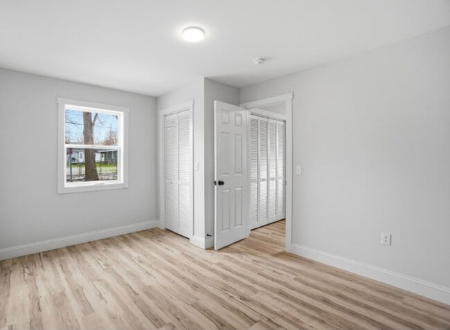 Building Photo - Spacious inside and out! Freshly painted!  3-Bedroom Rental Home – Comfort & Convenience!