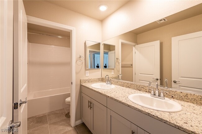 Building Photo - 480 Silverweed Ave