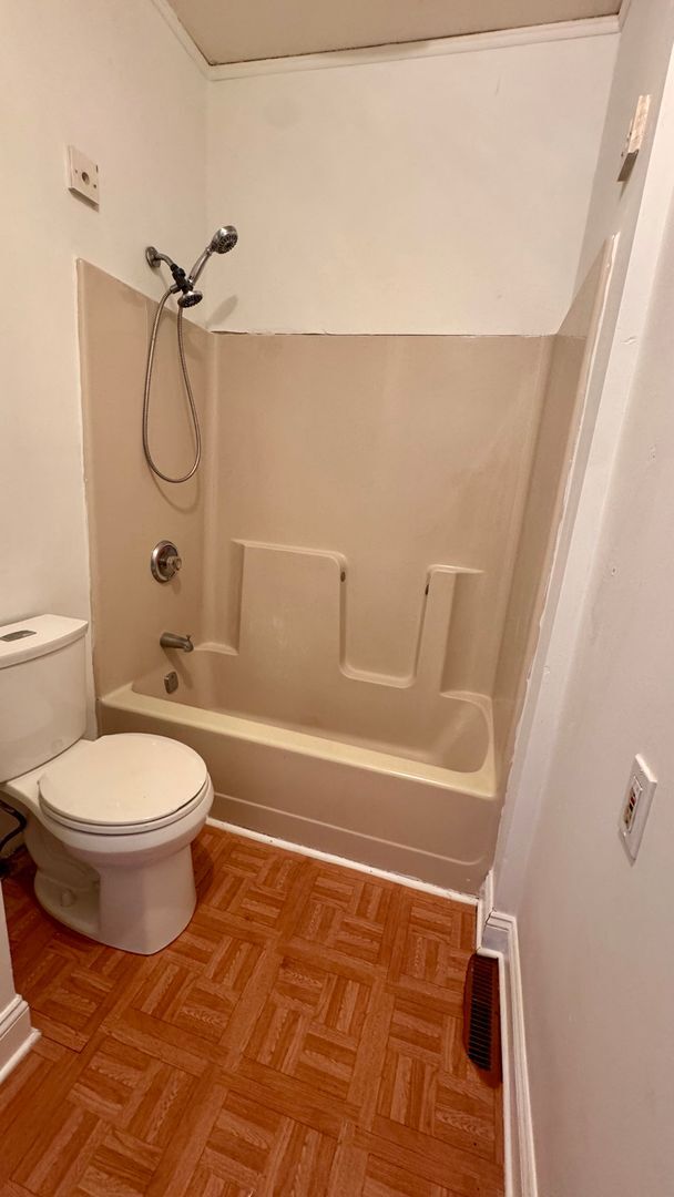 Building Photo - 633 Livingston Ave NE