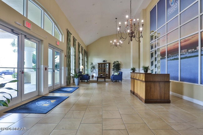 Building Photo - 2801 S Ridgewood Ave