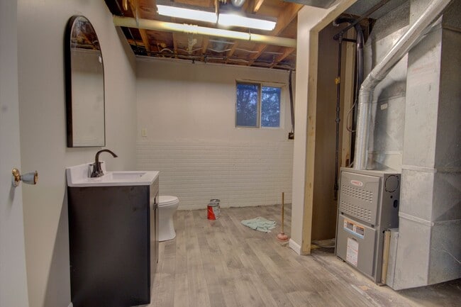 Building Photo - Renovated Orion Homome