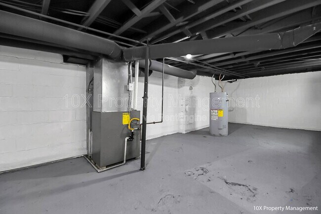 Building Photo - 1655 S 4th St