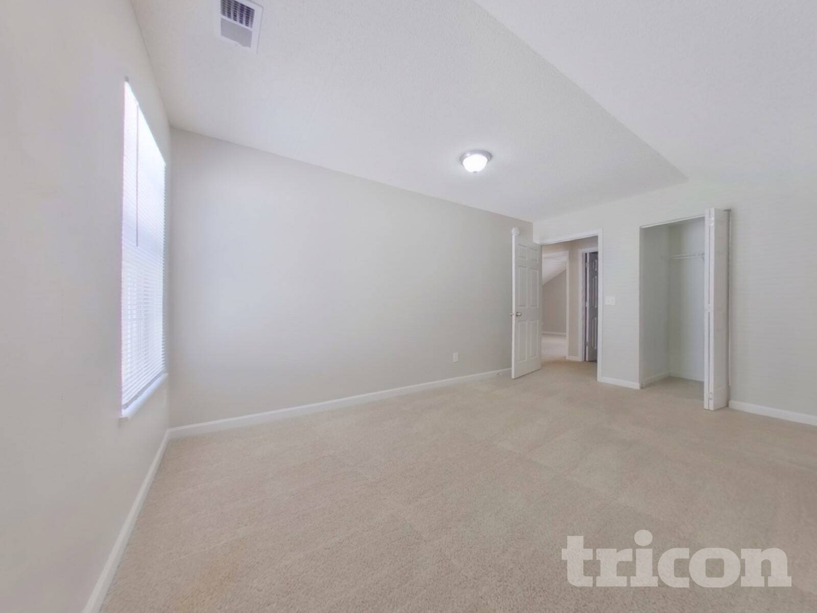 Building Photo - 2048 Lake Carolina Dr