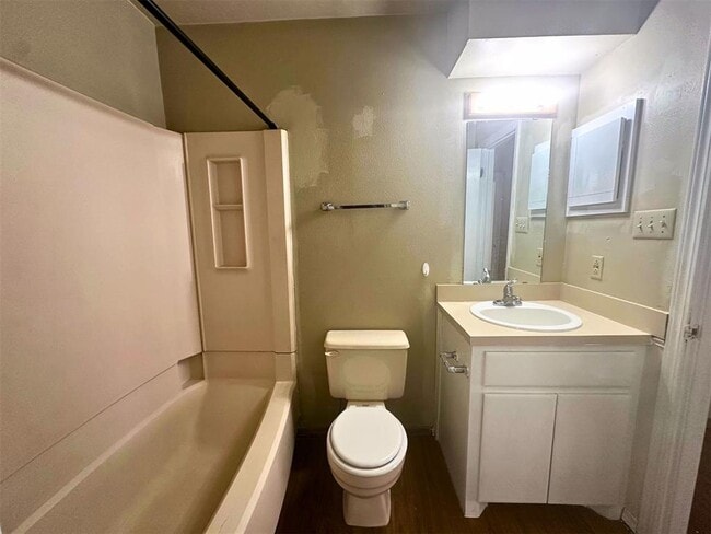 Building Photo - 910 NW Dearborn Ave