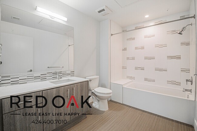 Building Photo - 1331 W 7th St