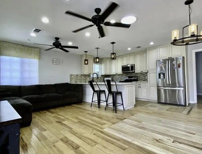 Primary Photo - 15803 Cobalt St