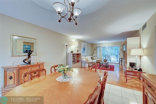 Building Photo - 2102 Lucaya Bend