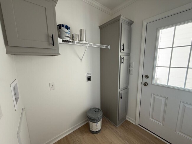 Building Photo - 4208 Long Lake Way