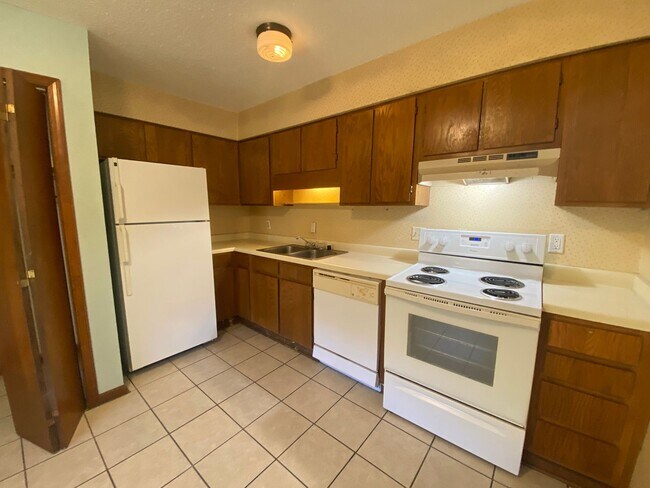 Building Photo - 710 Meadowbrook St