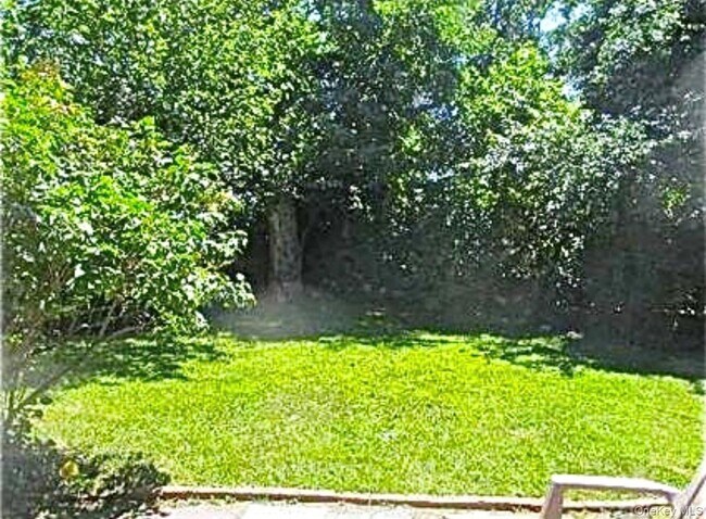 Building Photo - 15 Maple Grove St