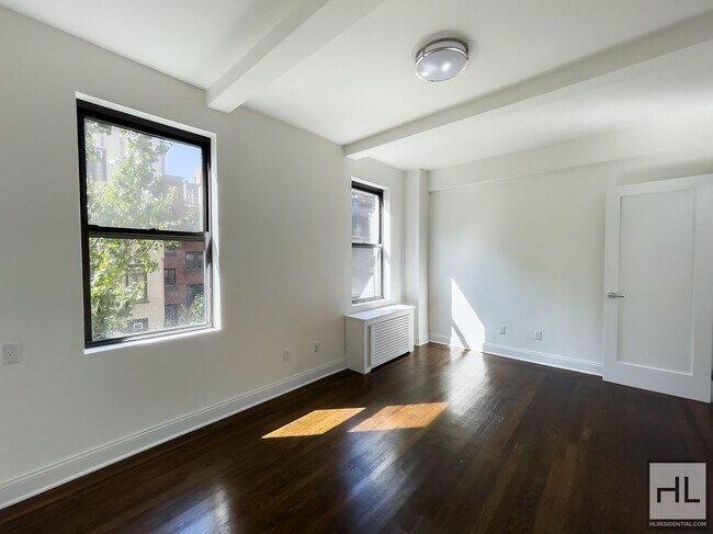 Building Photo - 156 E 37th St