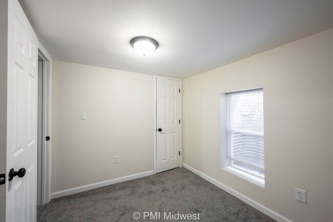 Building Photo - 514 N Chester Ave