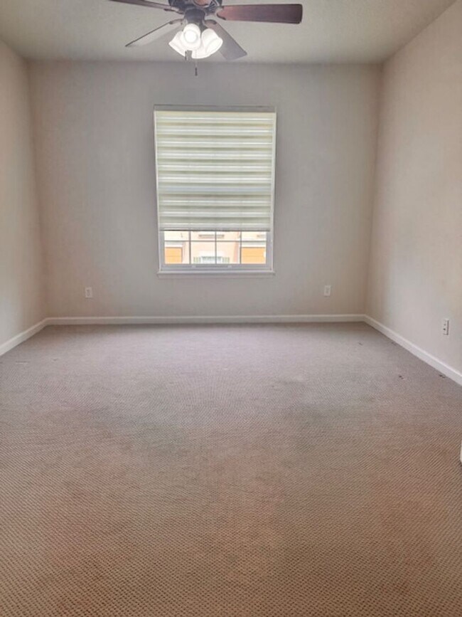 Building Photo - Condominium for rent