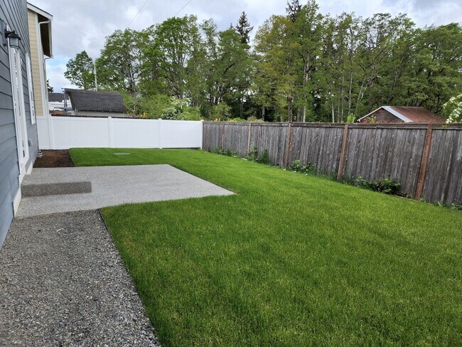 Building Photo - Yelm Creek Estates, New Construction 4 Bedroom, 2.5 Bathroom Home!  Back on the Market & Ready NOW!