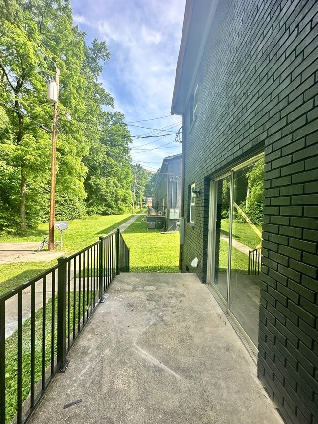 Building Photo - 1424 Nottingham Rd