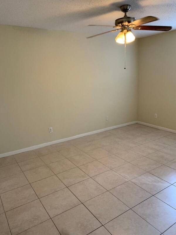 Building Photo - 5794 SE Mitzi Ln