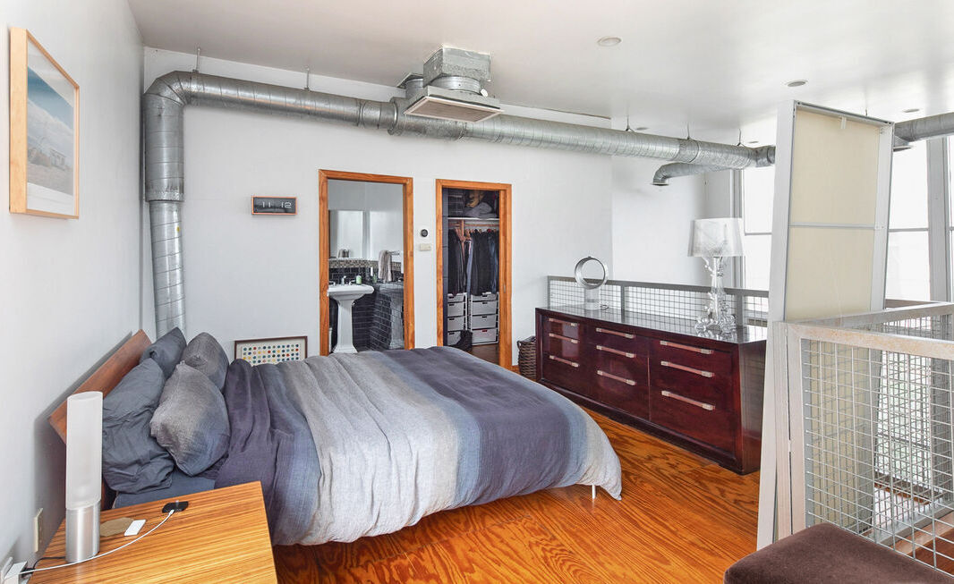 Building Photo - 2448 Riverside Dr