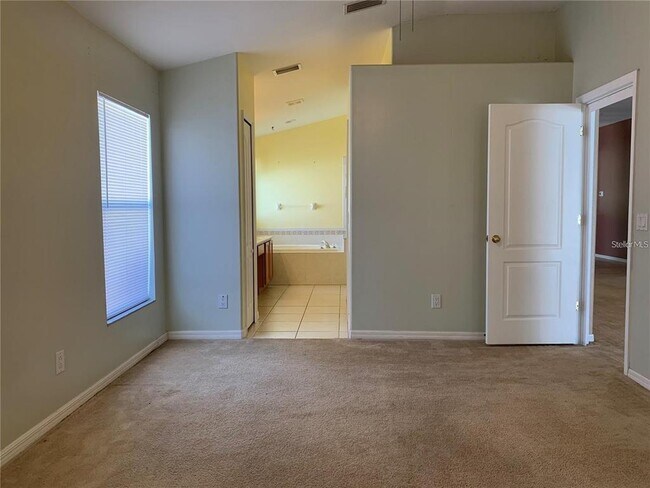 Building Photo - 4211 Hartford Lake Dr